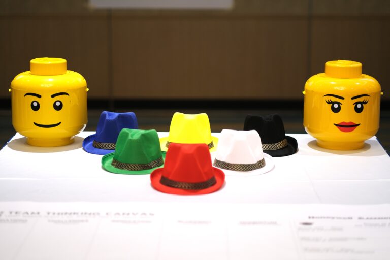 THINK BETTER: THE SIX THINKING HATS POWERED BY LEGO<sup>®</sup> SERIOUS PLAY<sup>®</sup>